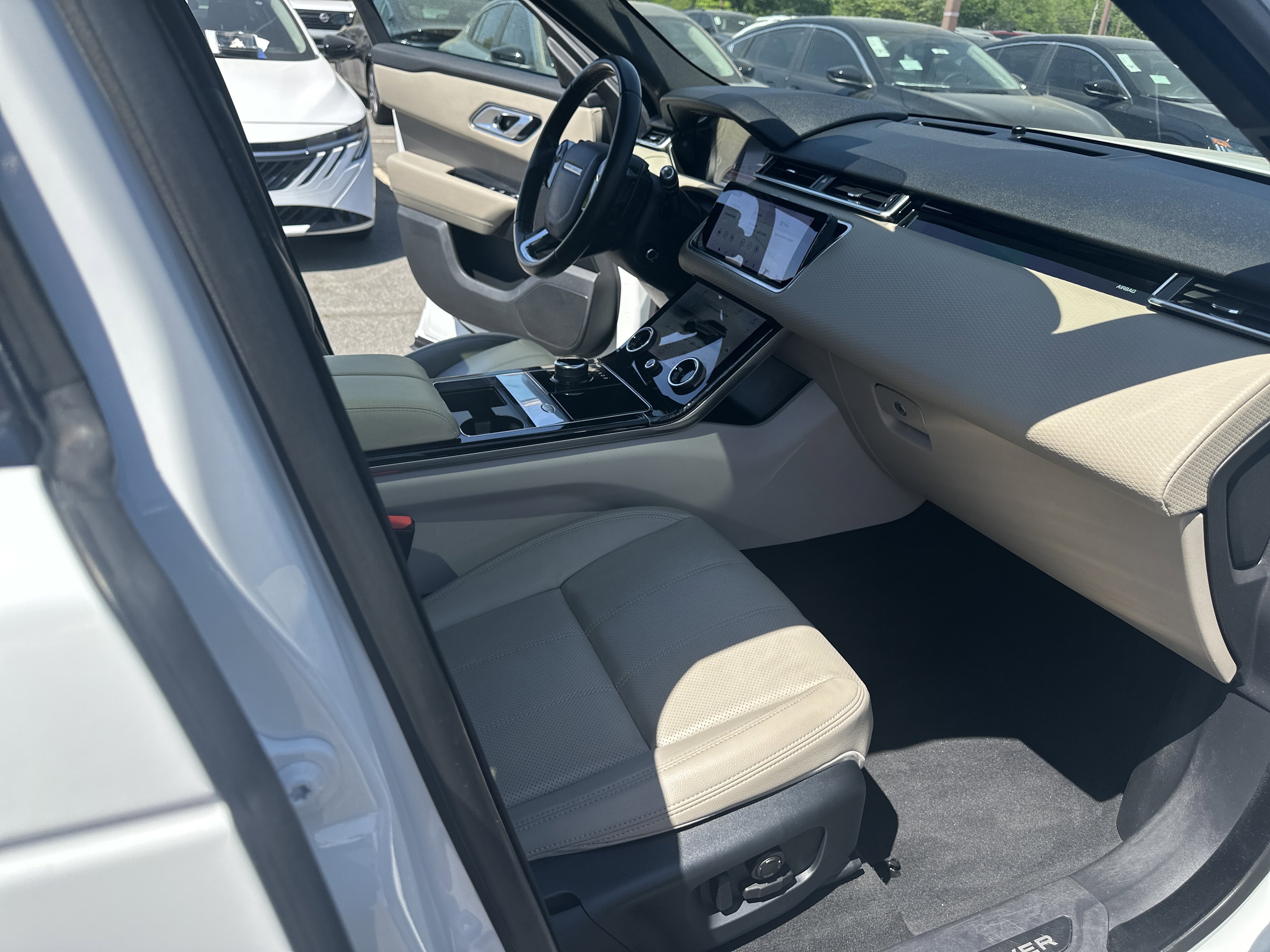 Used 2020 Land Rover Range Rover Velar S image 16