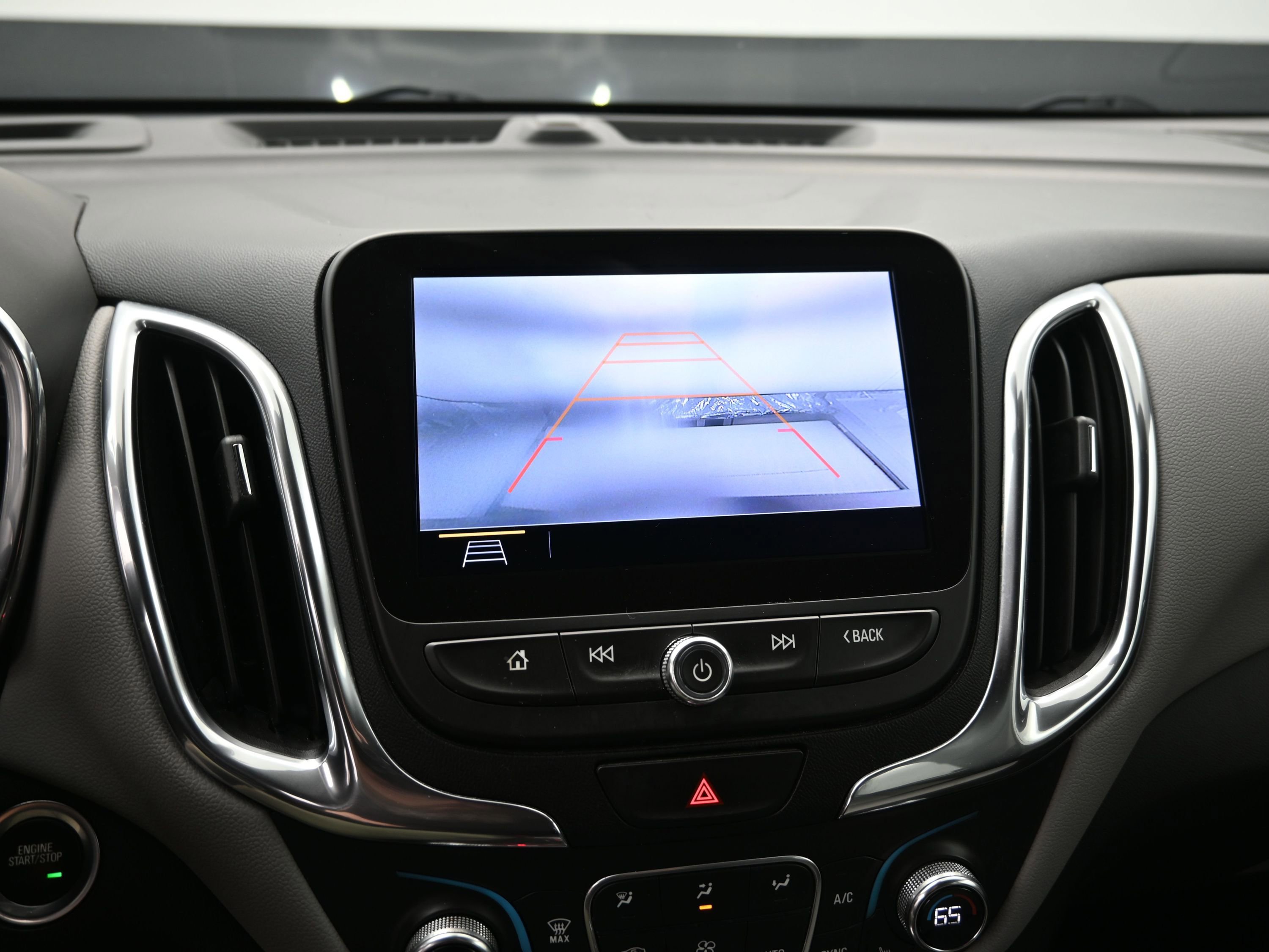 Used 2020 Chevrolet Equinox LT image 17