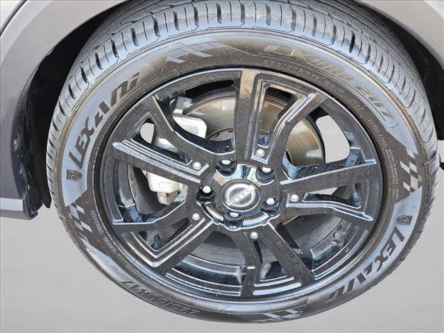 Used 2024 Nissan Kicks SV w/ Interior Electronics Package FWD image 27
