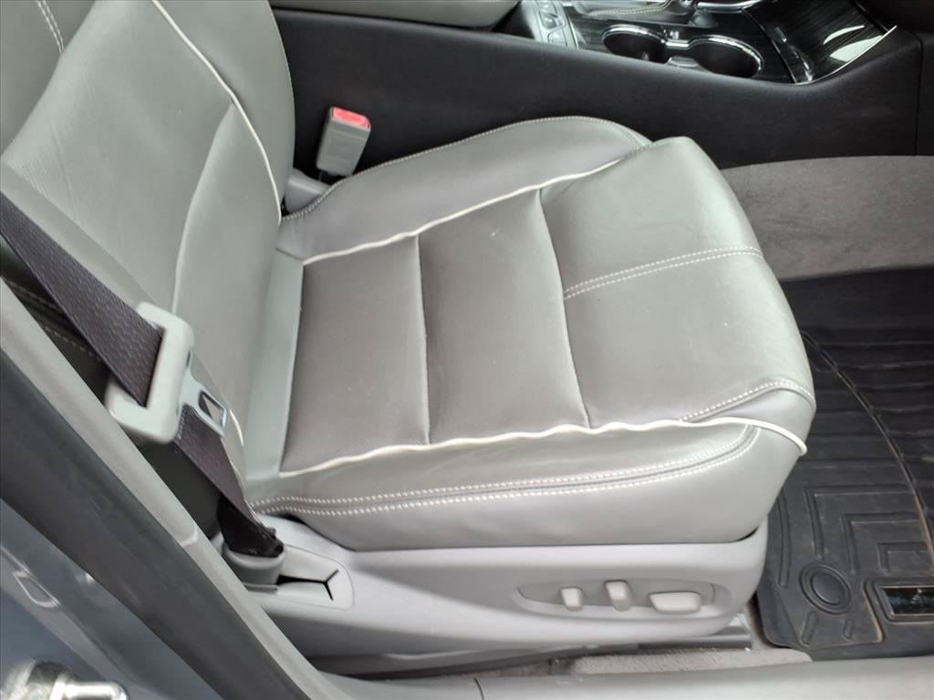 Used 2017 Chevrolet Impala Premier w/ Enhanced Convenience Package FWD image 18