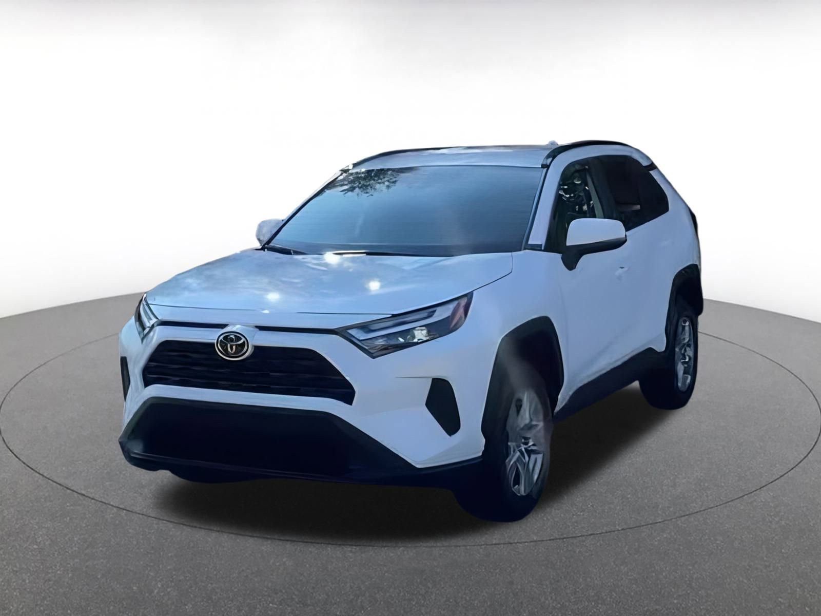 Used 2025 Toyota RAV4 XLE image 4