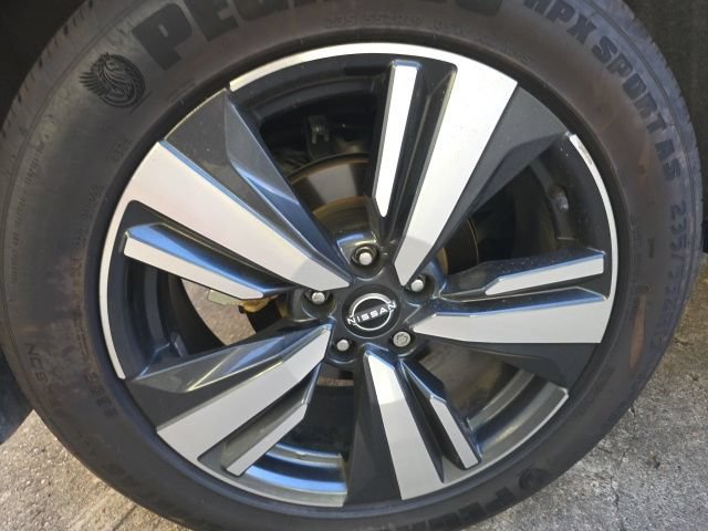 Used 2023 Nissan Rogue SL w/ SL Premium Package FWD image 9