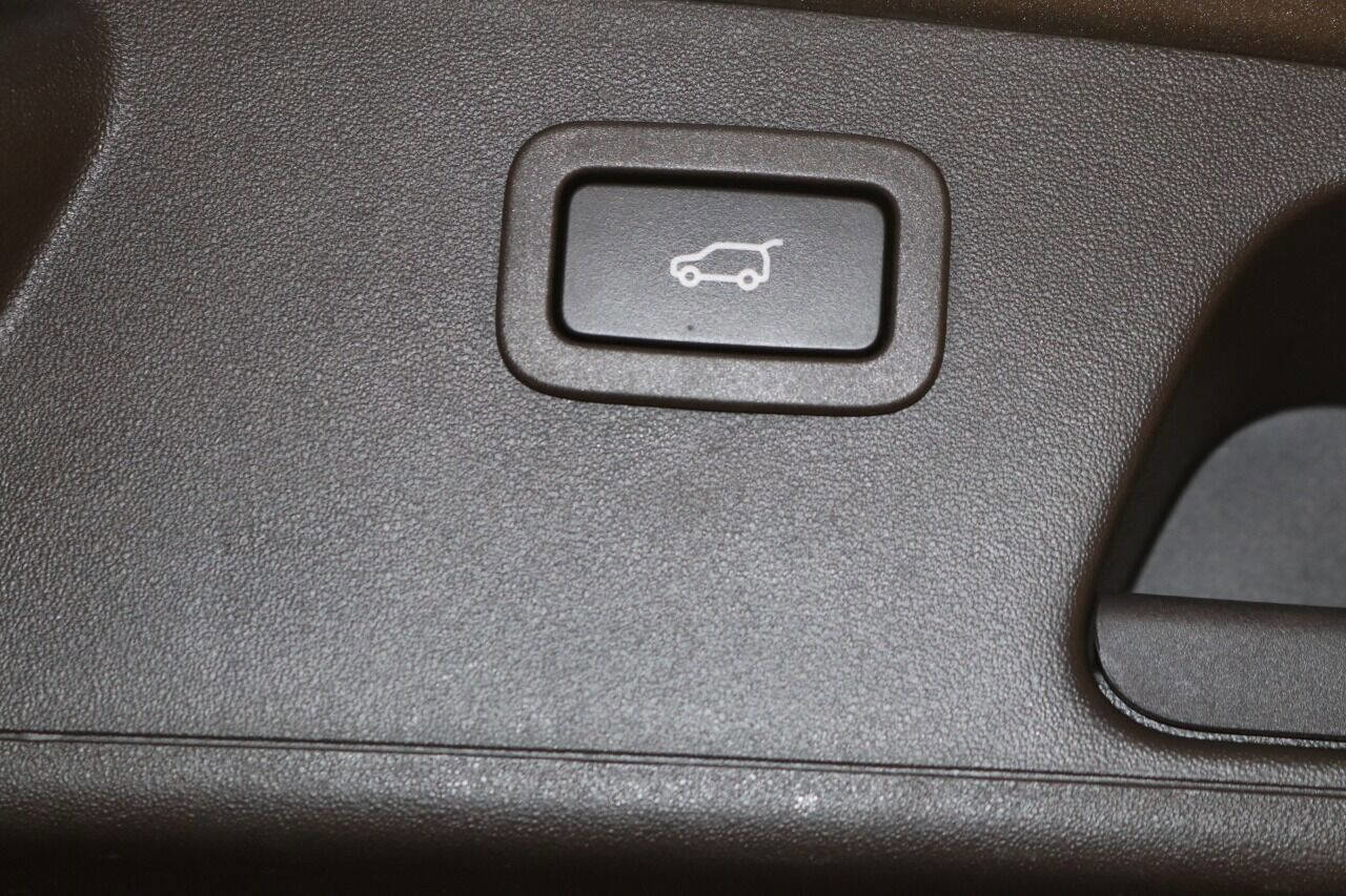 Used 2020 Jaguar E-PACE SE image 78