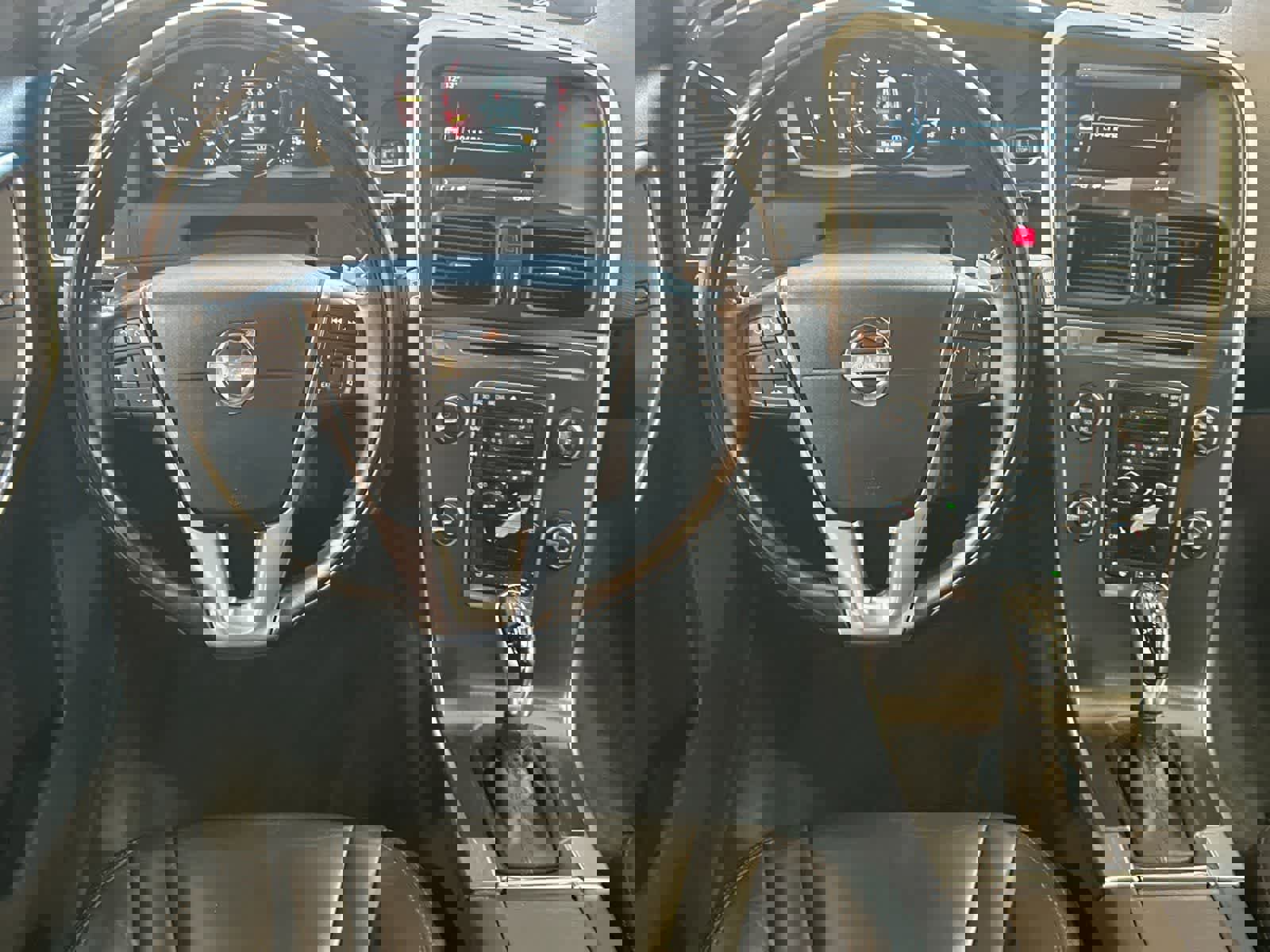 Used 2015 Volvo XC60 T6 Platinum image 15