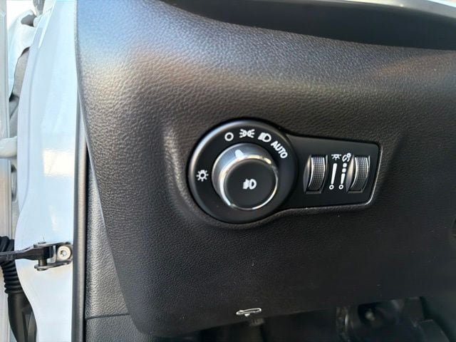 Used 2025 Jeep Compass Limited AWD/4WD image 17