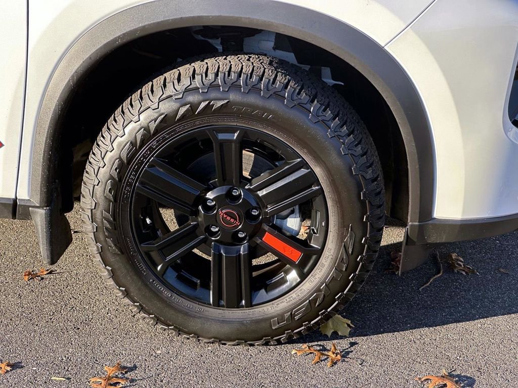 Certified 2025 Nissan Rogue SV image 9