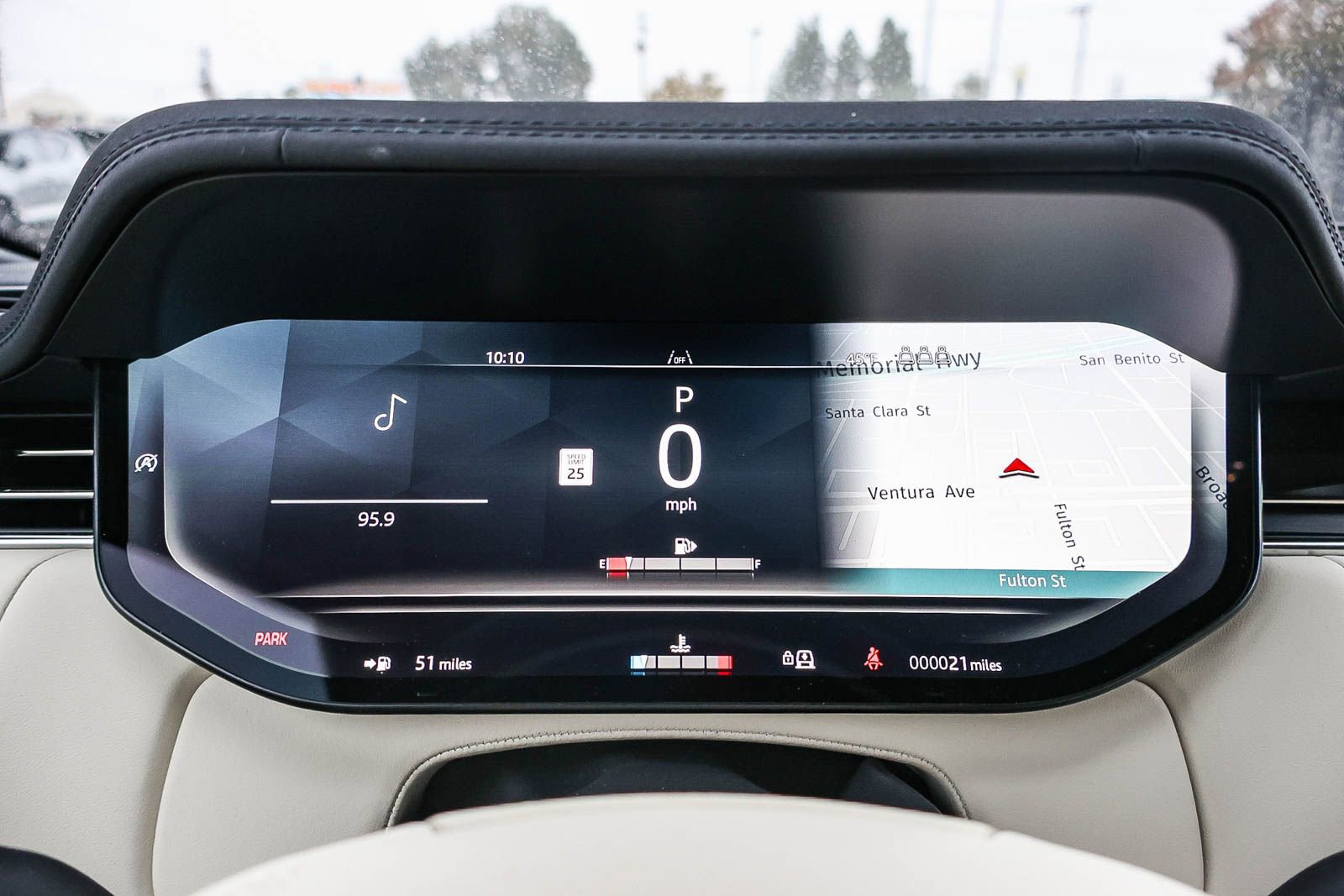 New 2025 Land Rover Range Rover SE image 29