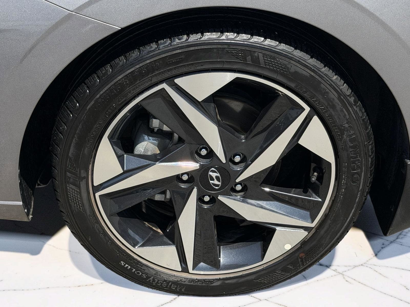Used 2023 Hyundai Elantra SEL w/ Convenience Package FWD image 6