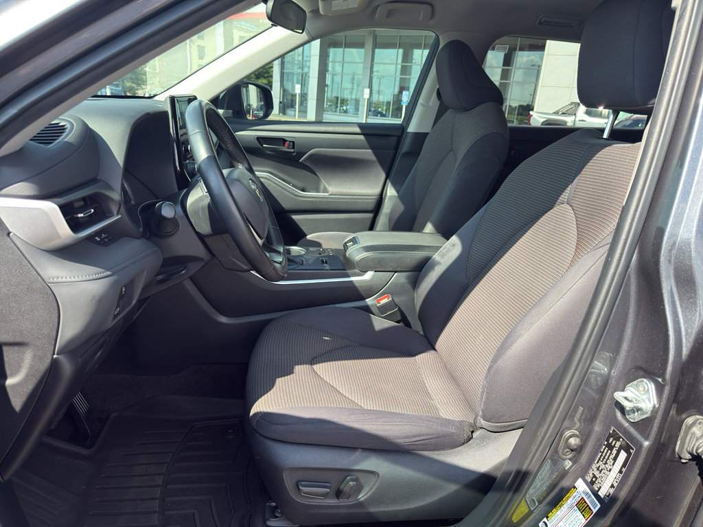 Used 2023 Toyota Highlander LE image 10