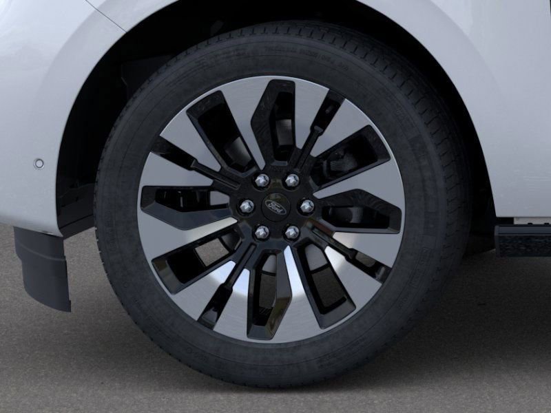 New 2025 Ford Expedition Platinum w/ Driver's Package image 19