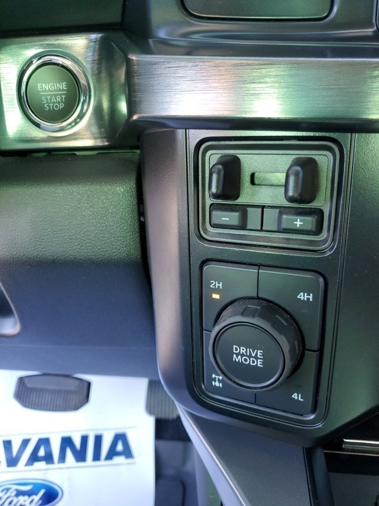 Used 2025 Ford F250 Lariat w/ Chrome Package image 20