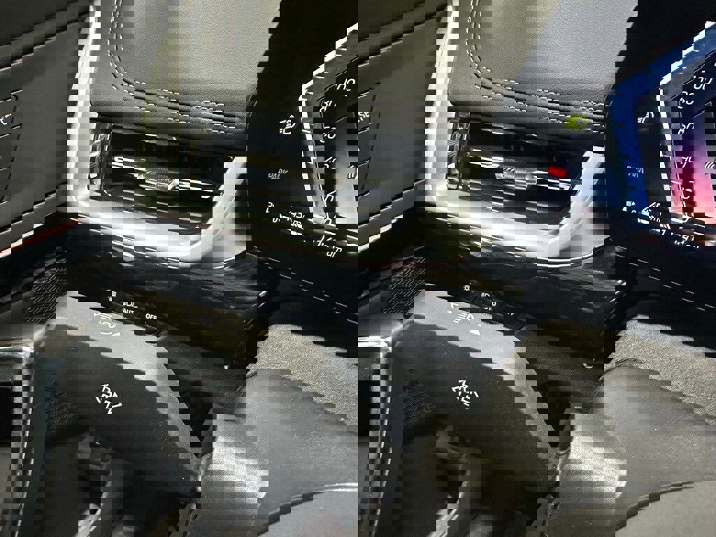 Used 2025 BMW X1 xDrive28i image 21