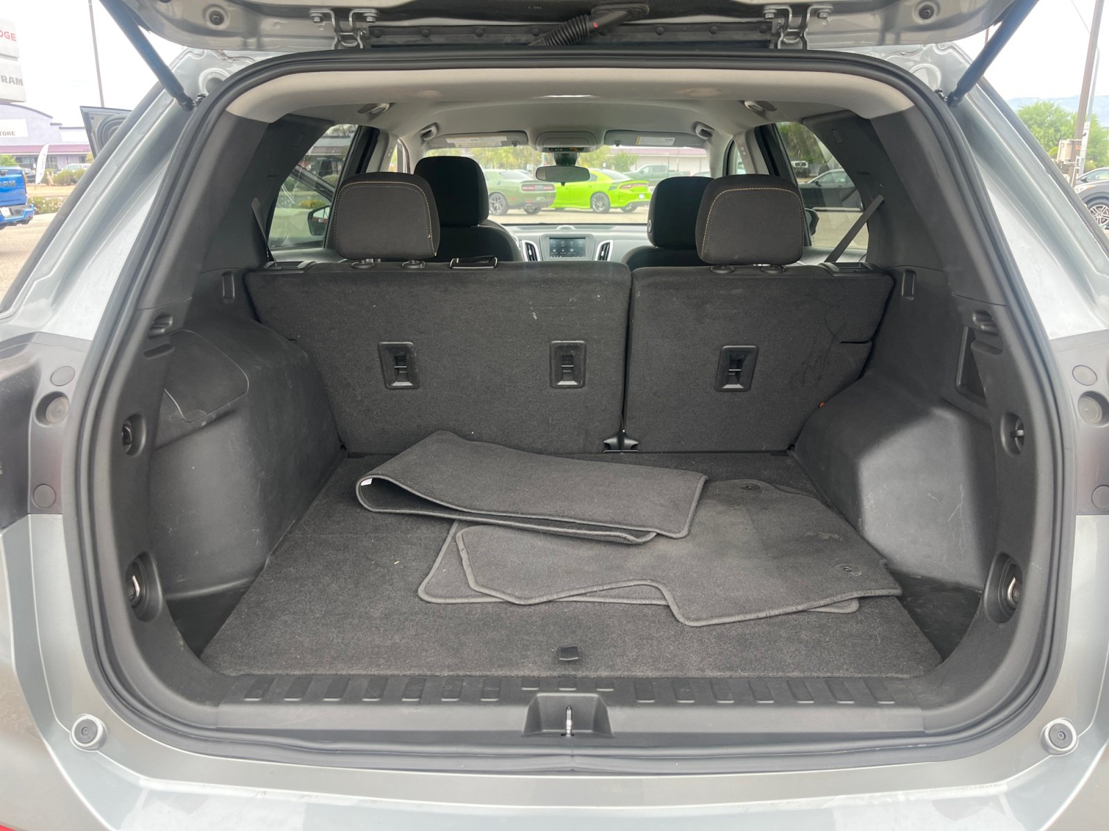 Used 2023 Chevrolet Equinox LT FWD image 34