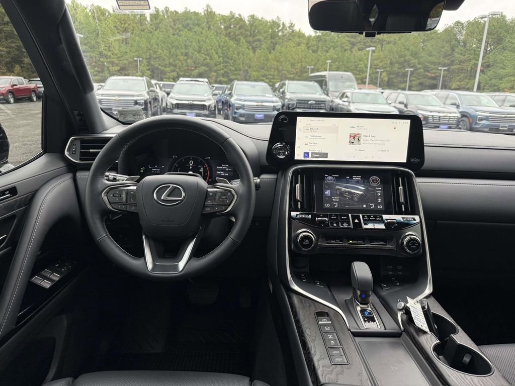 Used 2025 Lexus LX 700h Overtrail image 8