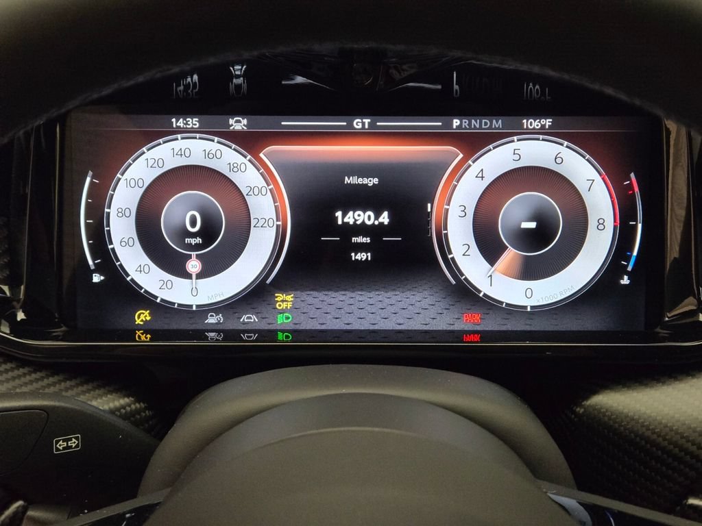 Used 2025 Aston Martin Vanquish RWD image 34