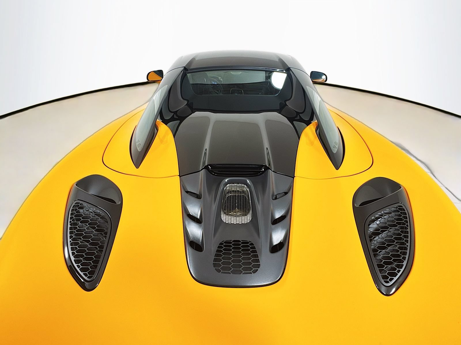 Used 2025 McLaren Artura Spider RWD image 21