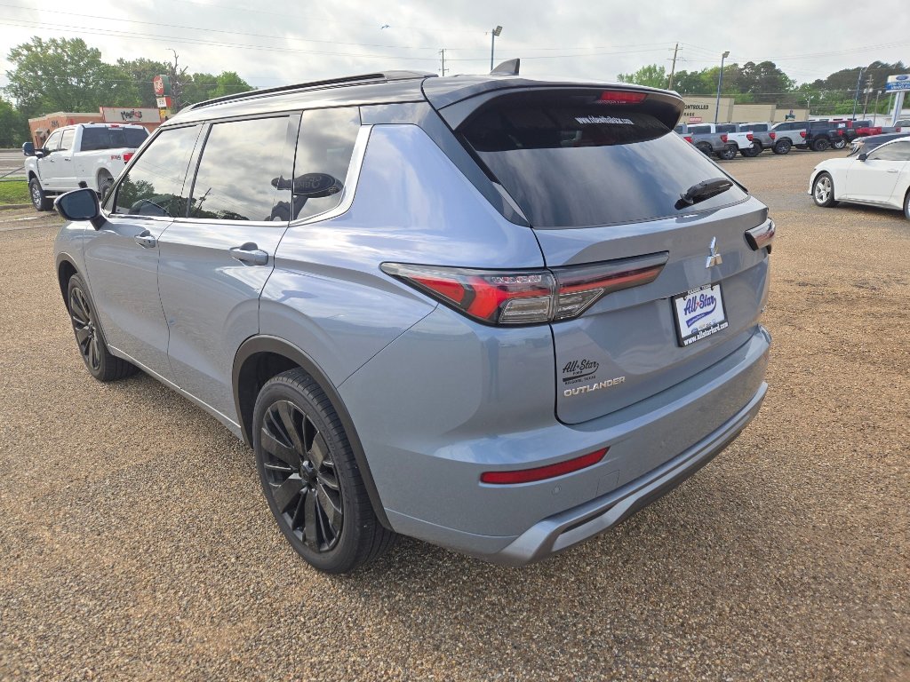 Used 2025 Mitsubishi Outlander SEL image 3