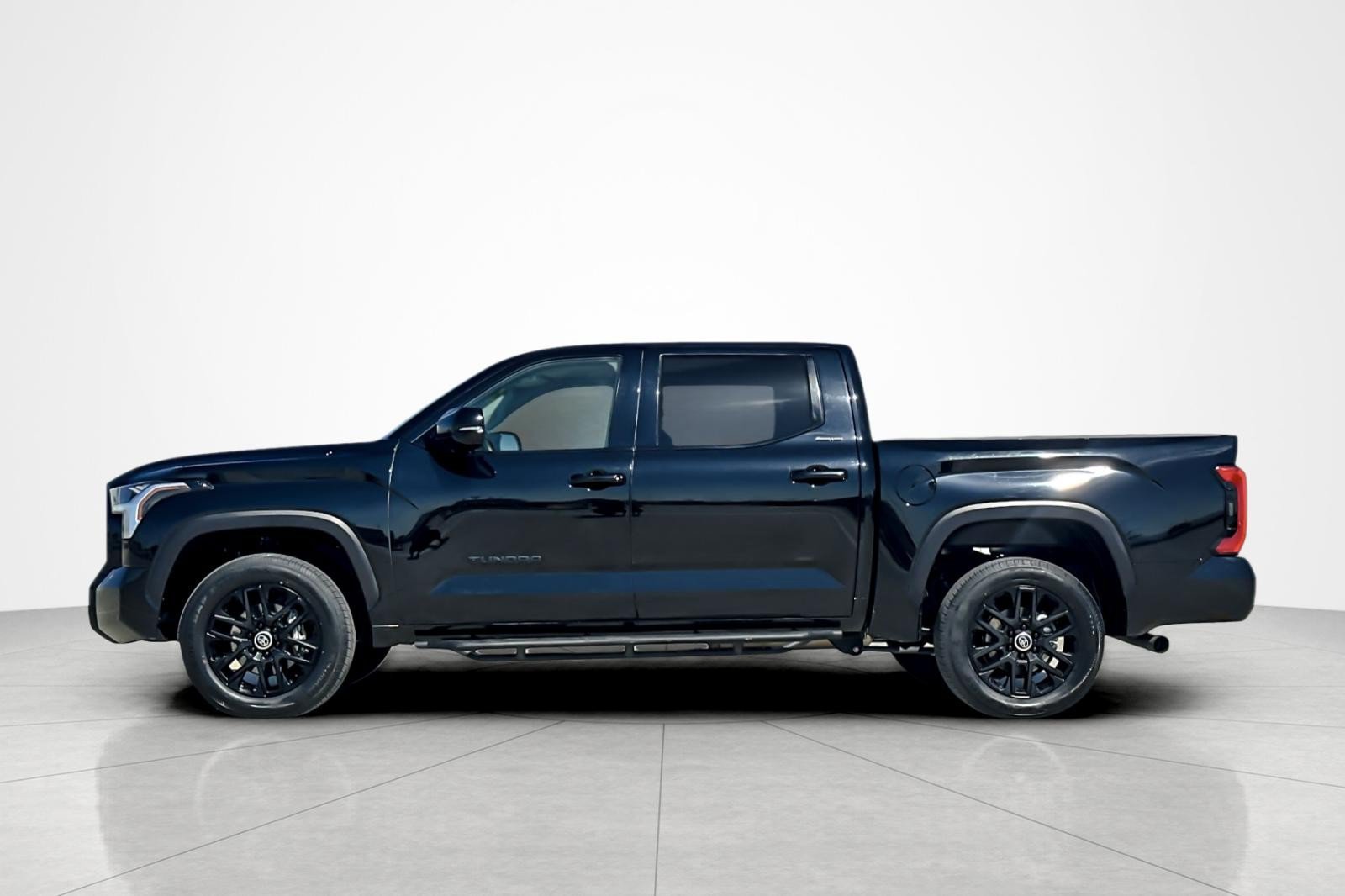 Used 2024 Toyota Tundra Limited AWD/4WD image 2
