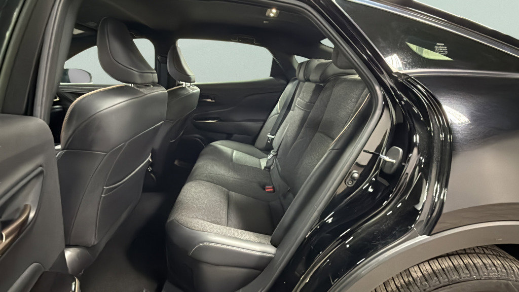 Used 2024 Toyota Crown Limited image 29