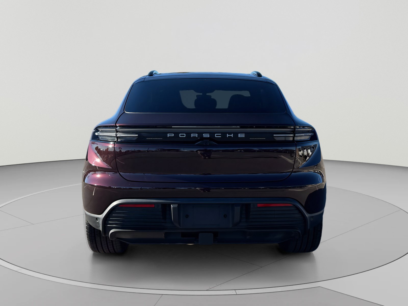 Used 2025 Porsche Macan Electric RWD image 4