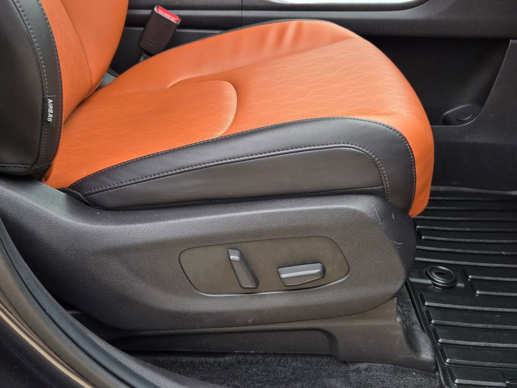 Used 2023 Kia Carnival SX image 29