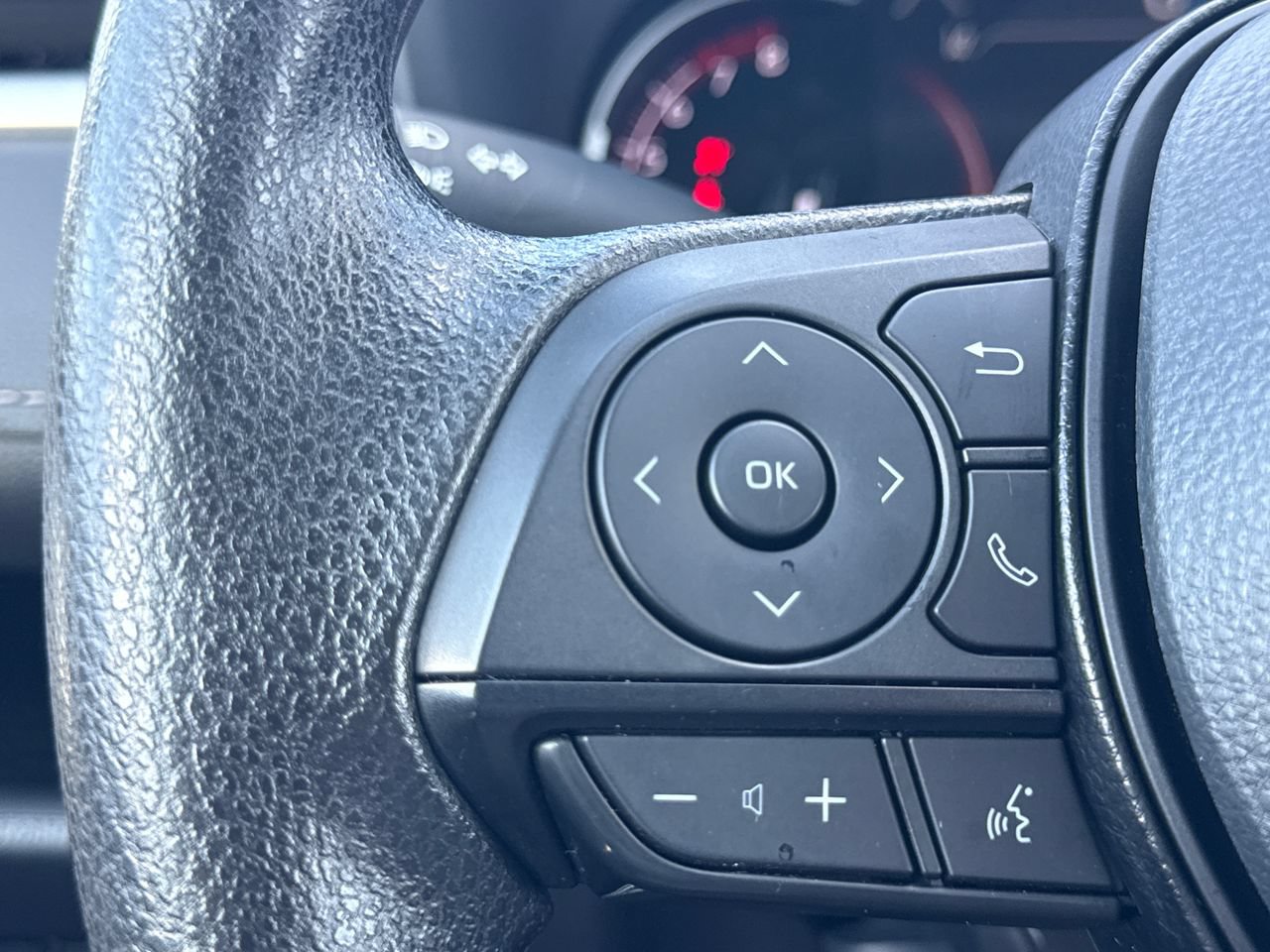 Used 2025 Toyota RAV4 LE FWD image 30