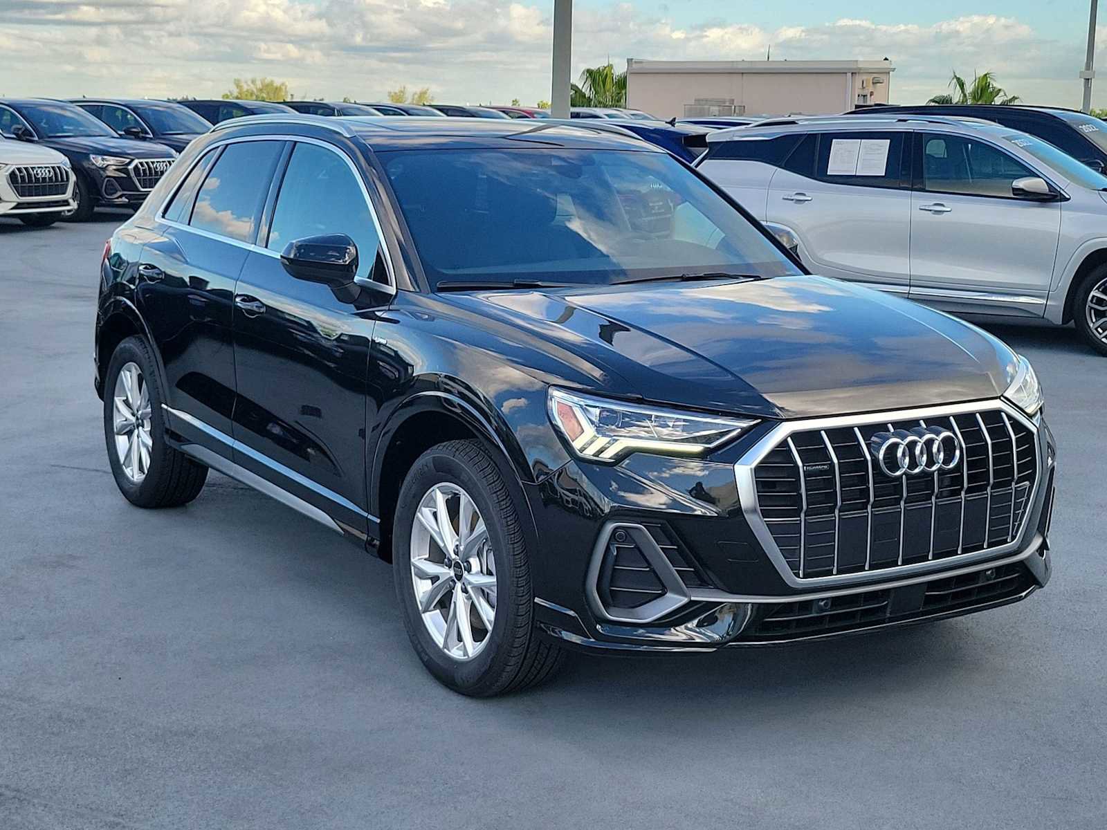 New 2025 Audi Q3 2.0T Premium image 8