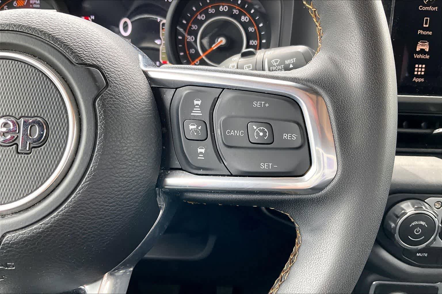 Used 2025 Jeep Wrangler Unlimited Sahara AWD/4WD image 24