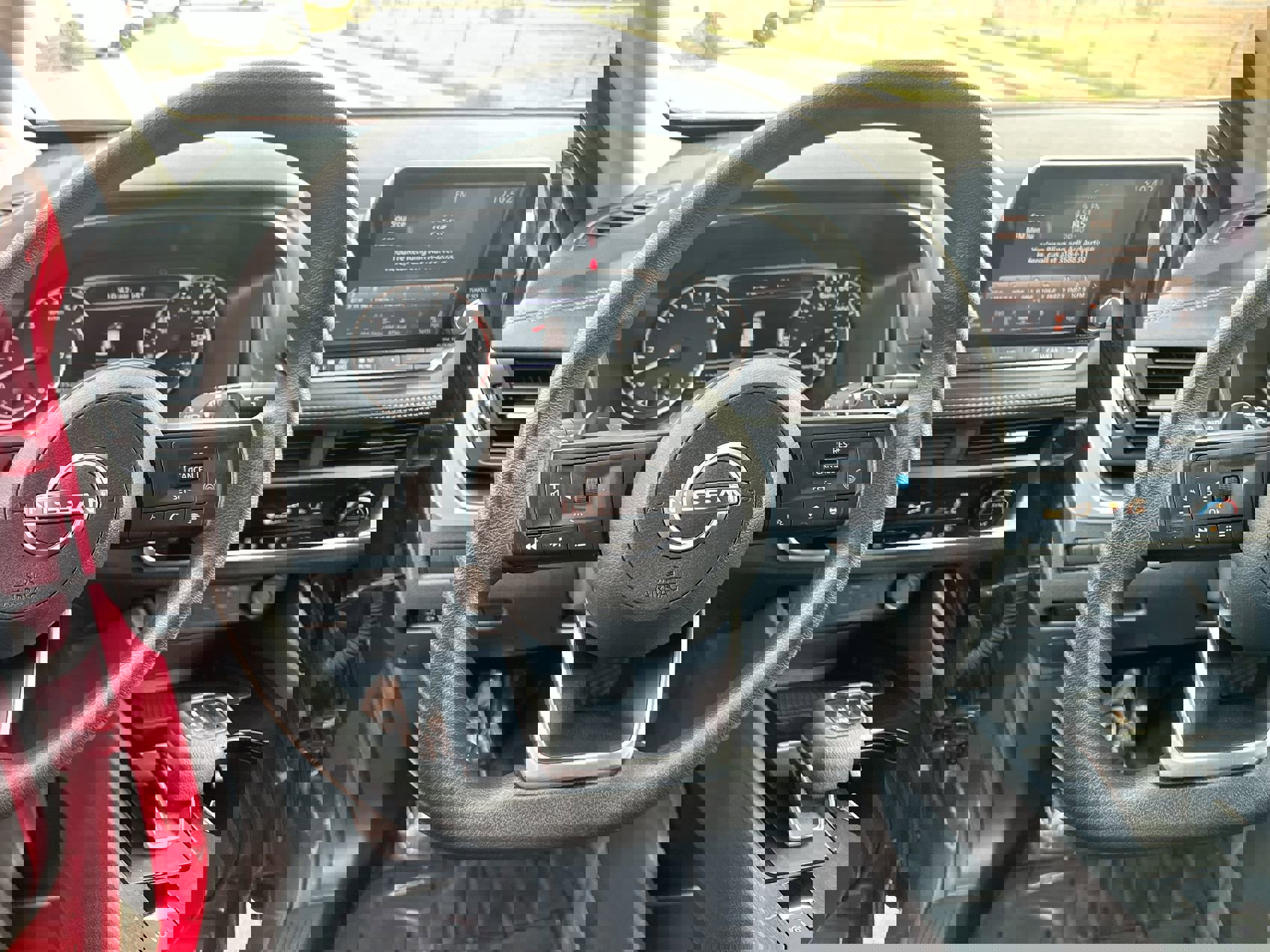 Used 2024 Nissan Rogue SV image 14