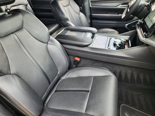 Certified 2024 Jeep Wagoneer Series II w/ Flexible Seating Group RWD image 13