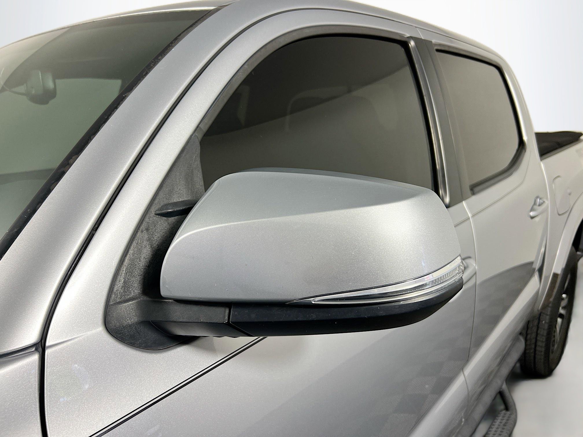 Used 2017 Toyota Tacoma TRD Sport w/ Tow Package (A/T) image 12