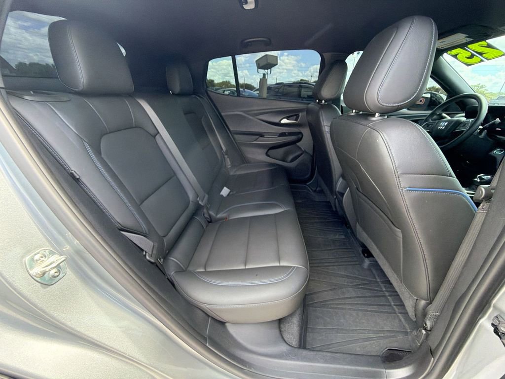 Used 2025 Buick Envista Sport Touring w/ Convenience II Package FWD image 33