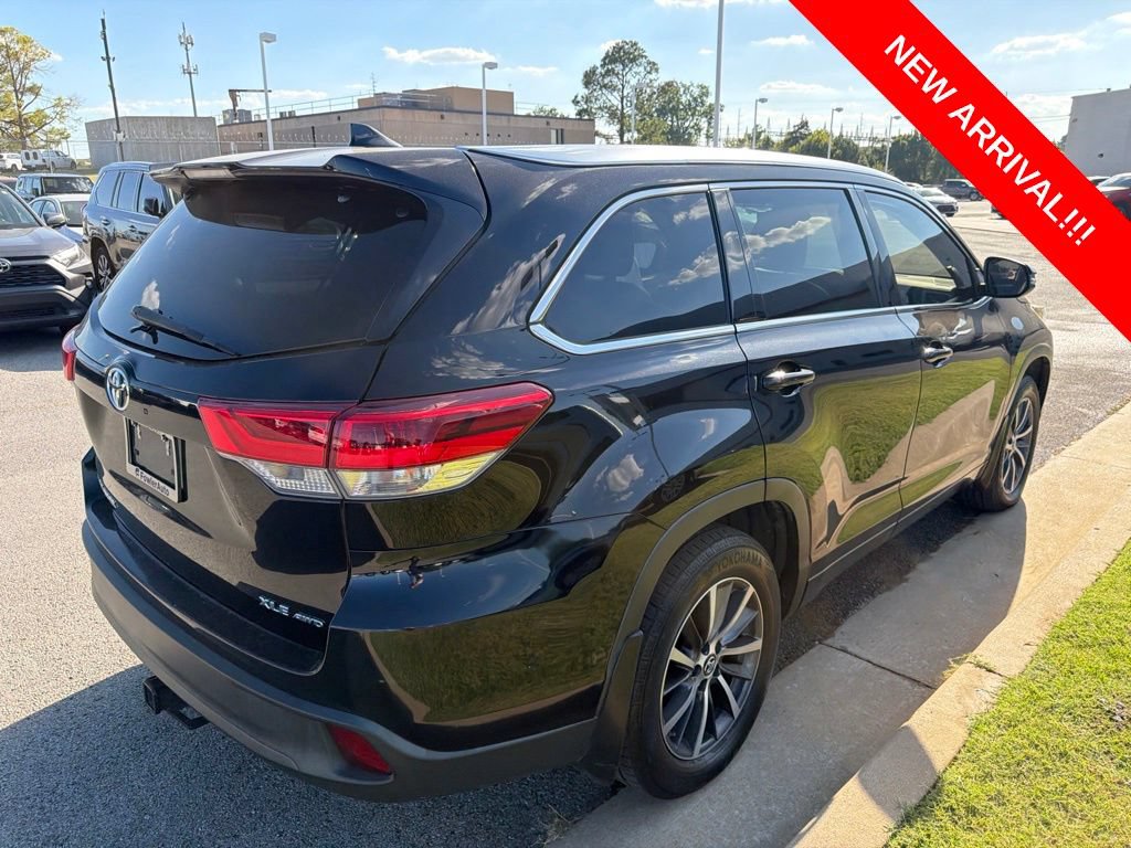 Used 2018 Toyota Highlander XLE AWD/4WD image 4