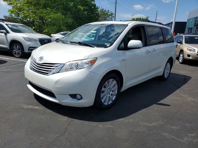 Used 2017 Toyota Sienna XLE Premium AWD/4WD image 2