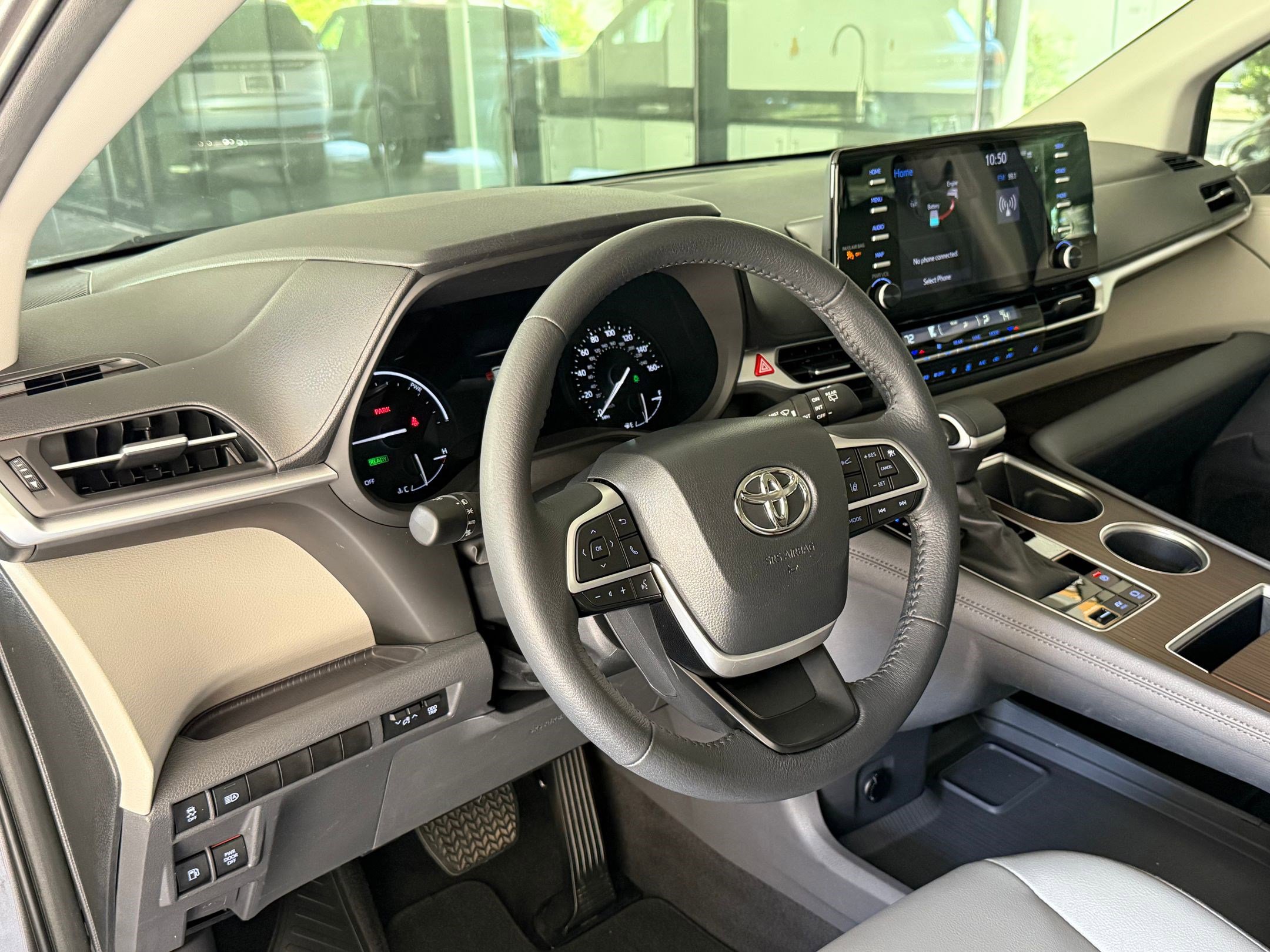 Used 2023 Toyota Sienna XLE FWD image 33