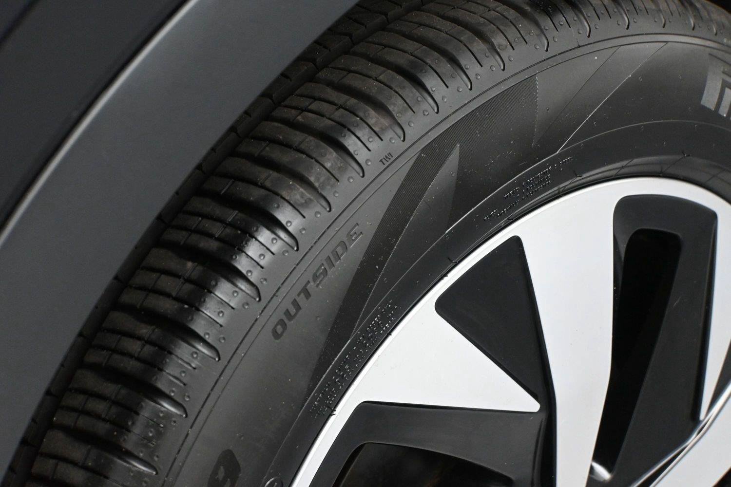 Certified 2024 Volkswagen ID.4 2WD image 16