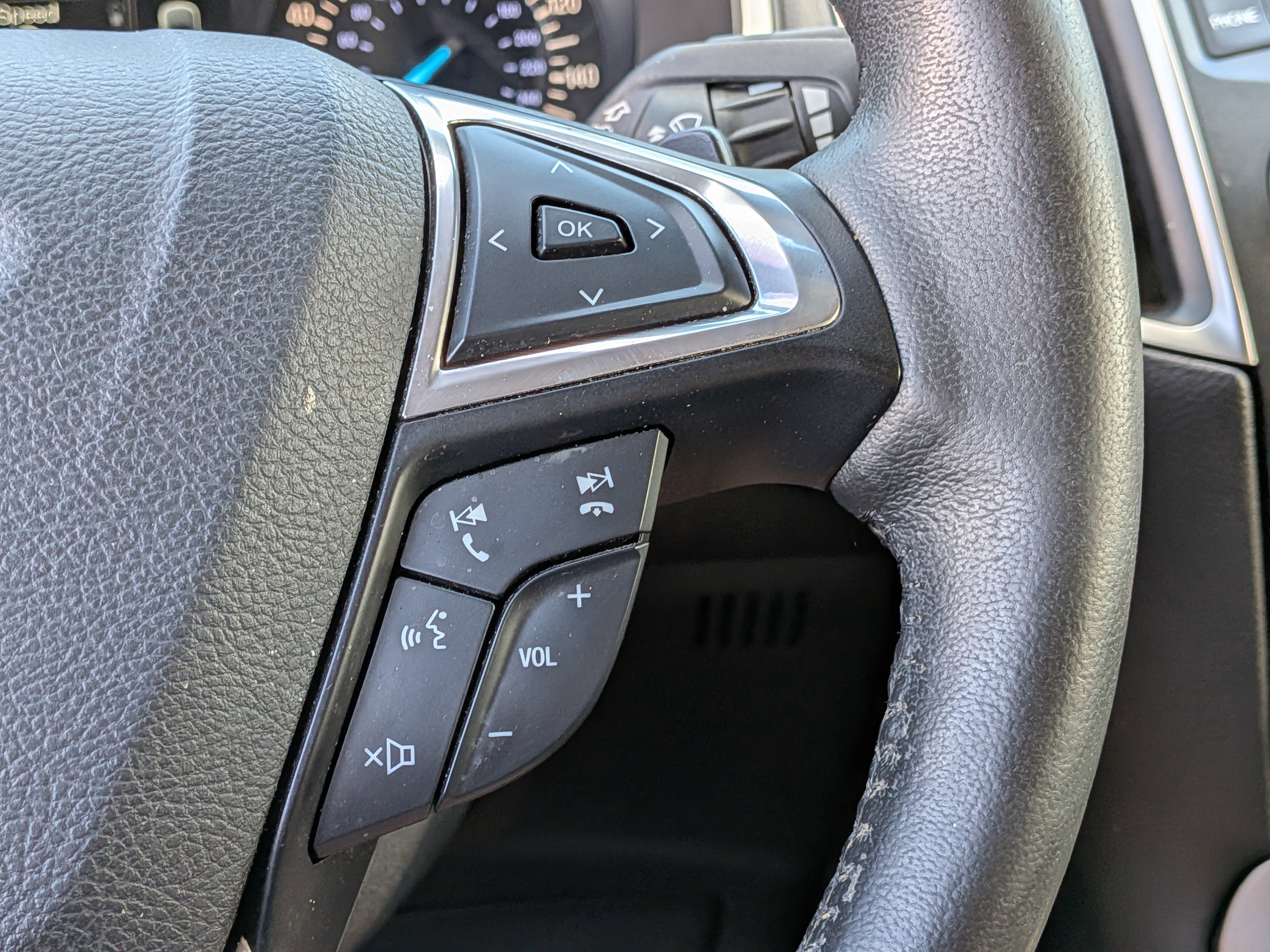 Used 2015 Ford Edge SEL FWD image 26