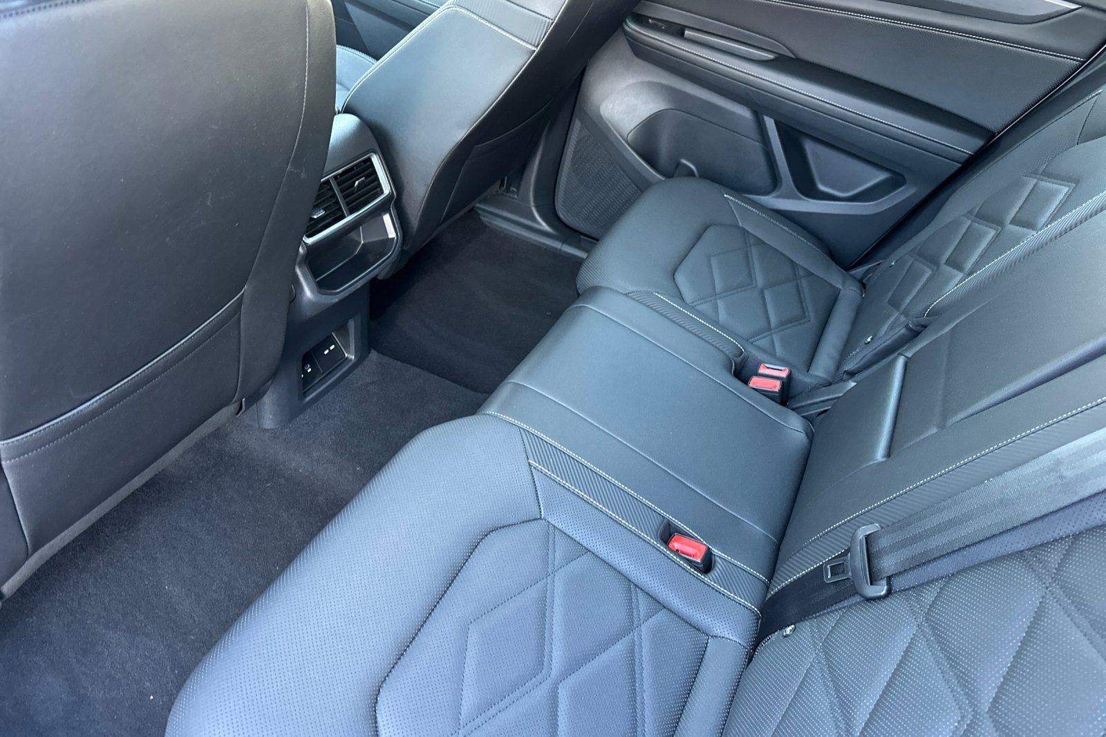 Used 2025 Volkswagen Atlas Cross Sport SE image 12
