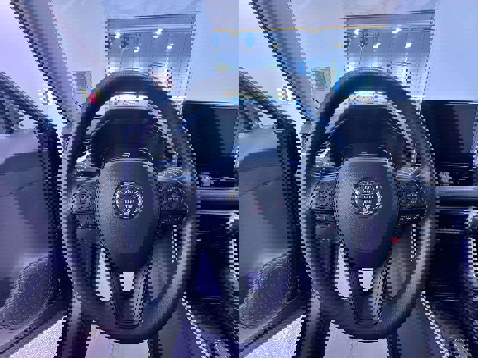 Used 2024 Toyota RAV4 LE AWD/4WD image 7