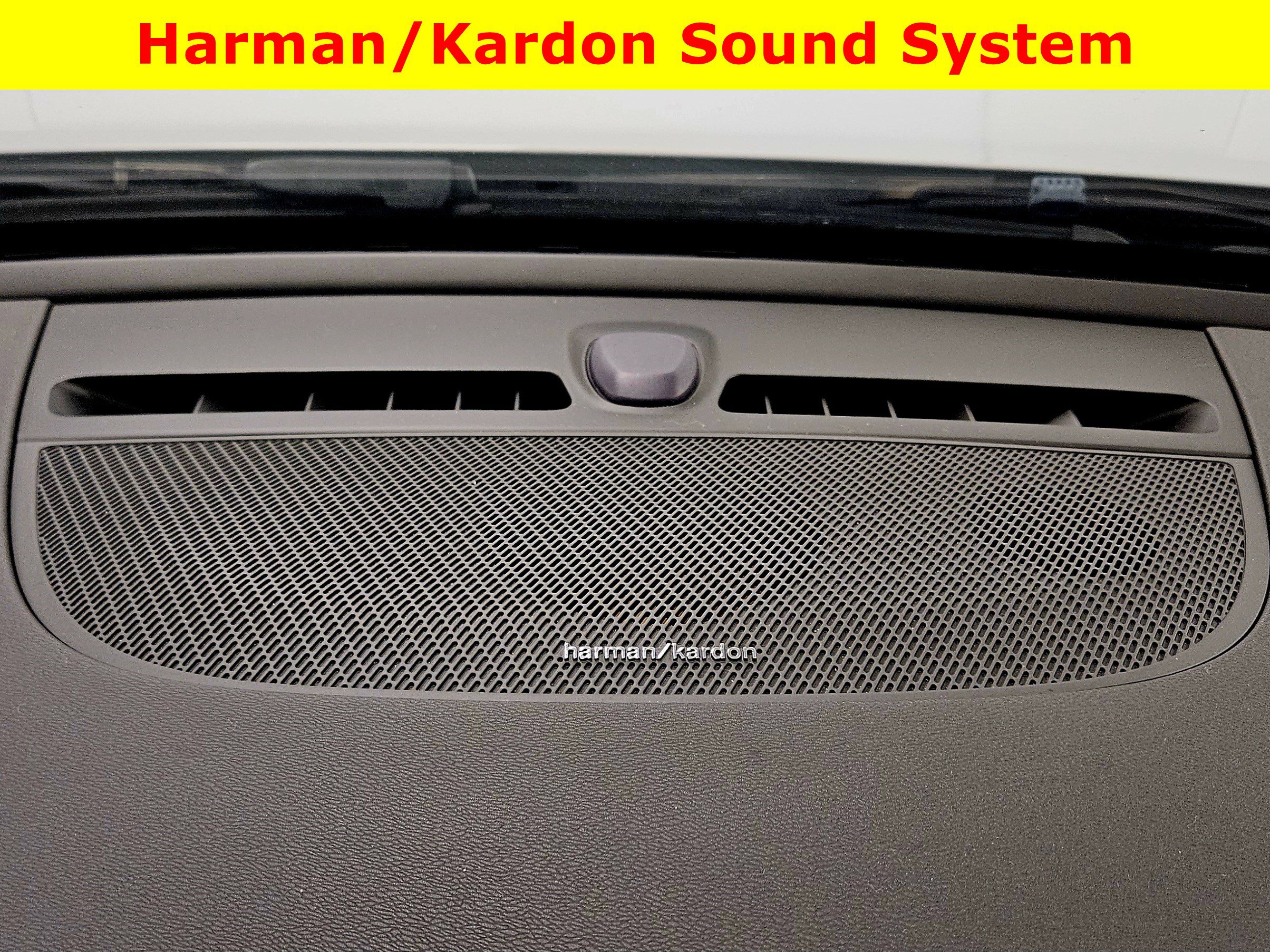 Used 2021 Volvo XC40 P8 Recharge image 29