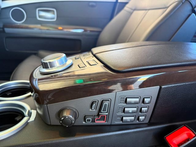 Used 2008 BMW 750i image 26