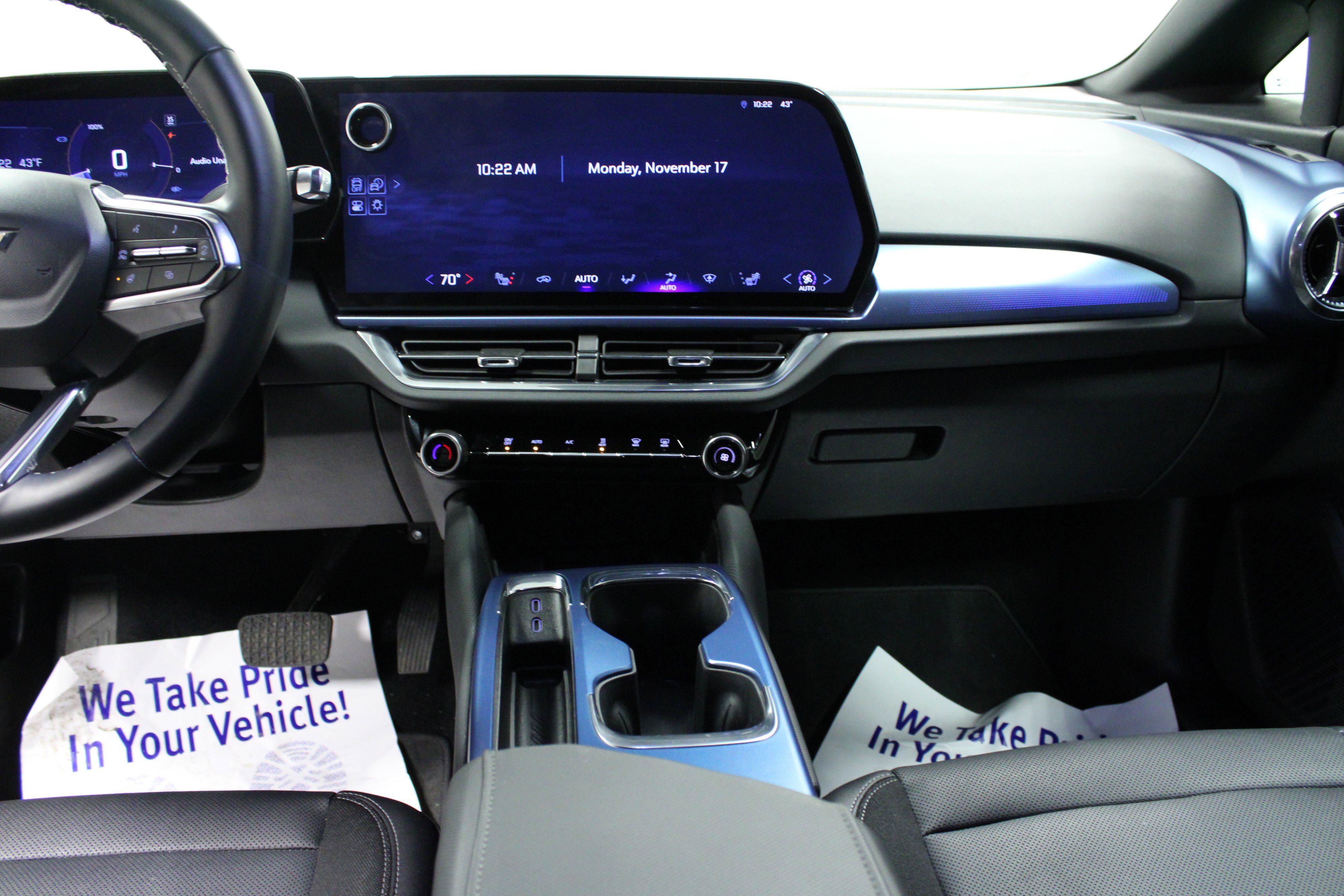 Used 2025 Chevrolet Equinox EV LT w/ Convenience Package image 18