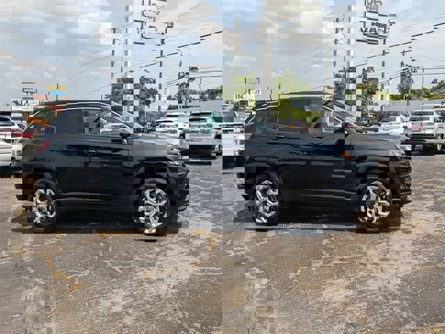 New 2025 Jeep Compass Sport image 3