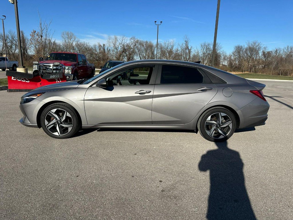 Used 2023 Hyundai Elantra SEL w/ Convenience Package image 2