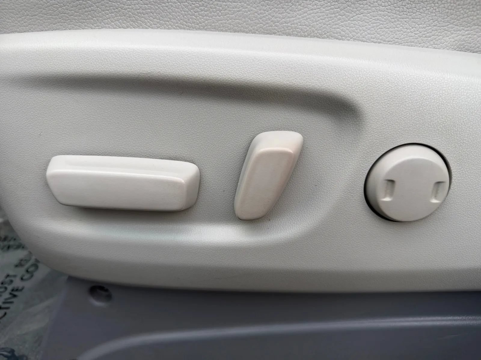 Used 2012 Toyota Sienna XLE w/ Entertainment Pkg FWD image 17