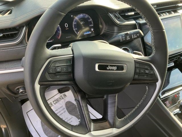 Used 2023 Jeep Grand Cherokee Limited image 14