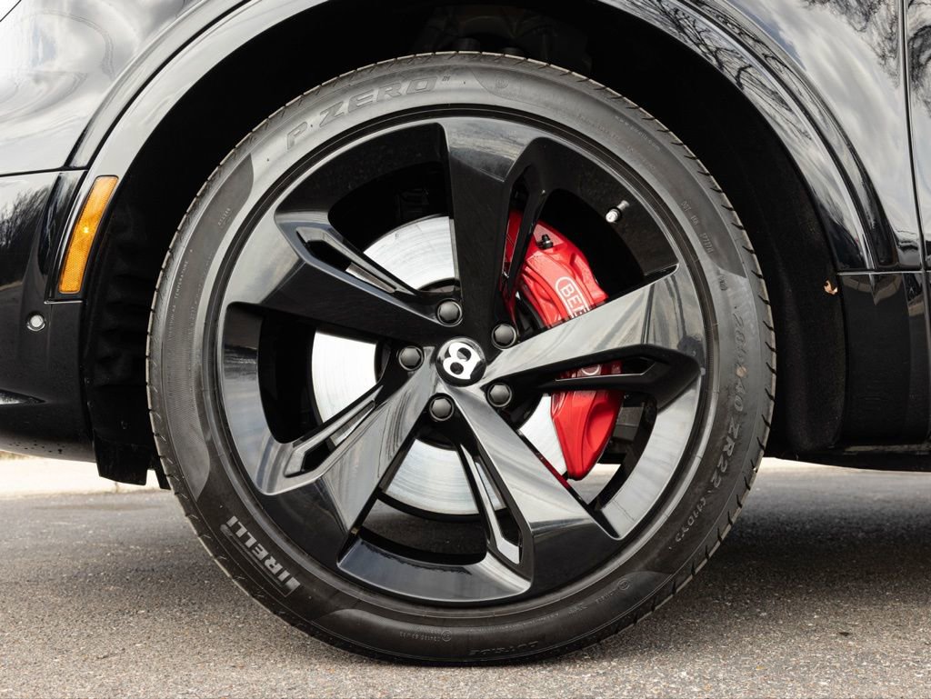 Used 2025 Bentley Bentayga V8 image 90