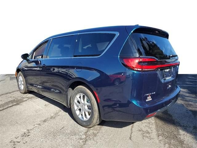 New 2023 Chrysler Pacifica Touring-L FWD image 3