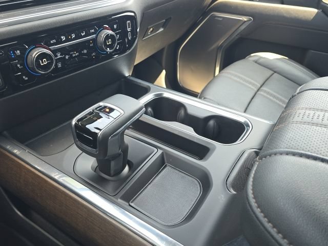 Used 2024 Chevrolet Silverado 1500 High Country w/ High Country Premium Package AWD/4WD image 34