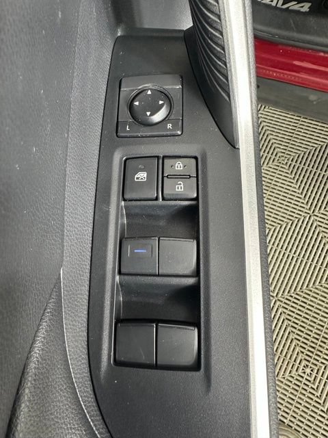 Used 2020 Toyota RAV4 XLE w/ Convenience Package AWD/4WD image 24